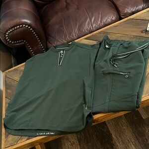 Healing Hands Green Women's Pants & Jumpsuit Set